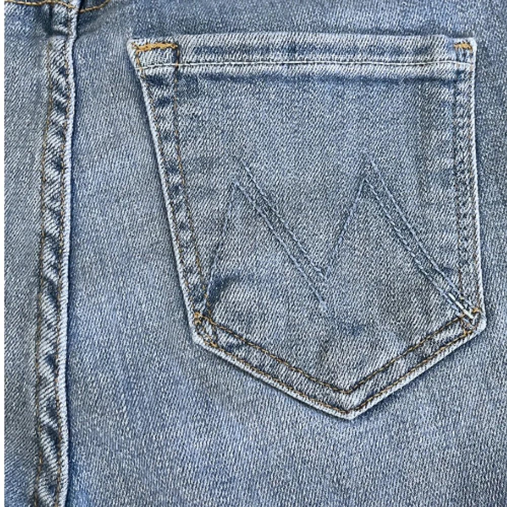 MOTHER NWT Size 25 The Runaway Step Fray Flare Leg Frayed Hem Light Blue Jeans - Picture 7 of 13